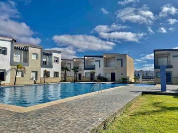 Location de vacances pour 8 personnes, avec jardin et vue ainsi que balcon et piscine dans Sidi Rahal