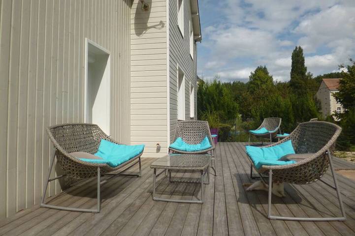 Gîte pour 8 personnes, avec terrasse et jardin à Naintré