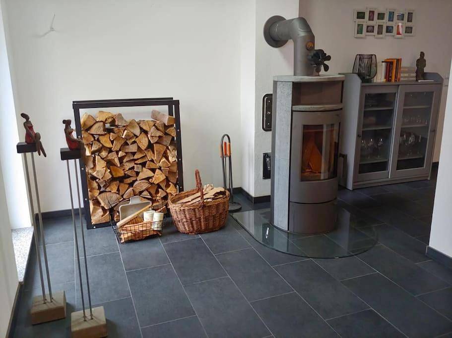 Ruhiges Ferienhaus mit viel Platz und Ladestation für E-Auto in Schnett, Masserberg