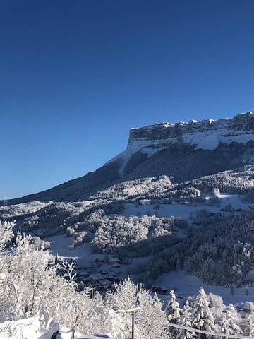 Gîte pour 7 personnes, avec terrasse ainsi que jardin et vue à Entremont-le-Vieux