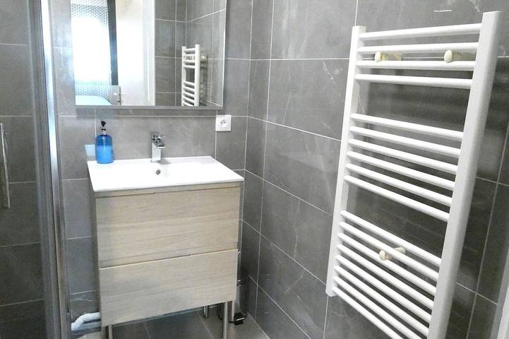 Ganze Wohnung, Appartement F2, Proche du Métro in Montreuil, Seine-Saint-Denis