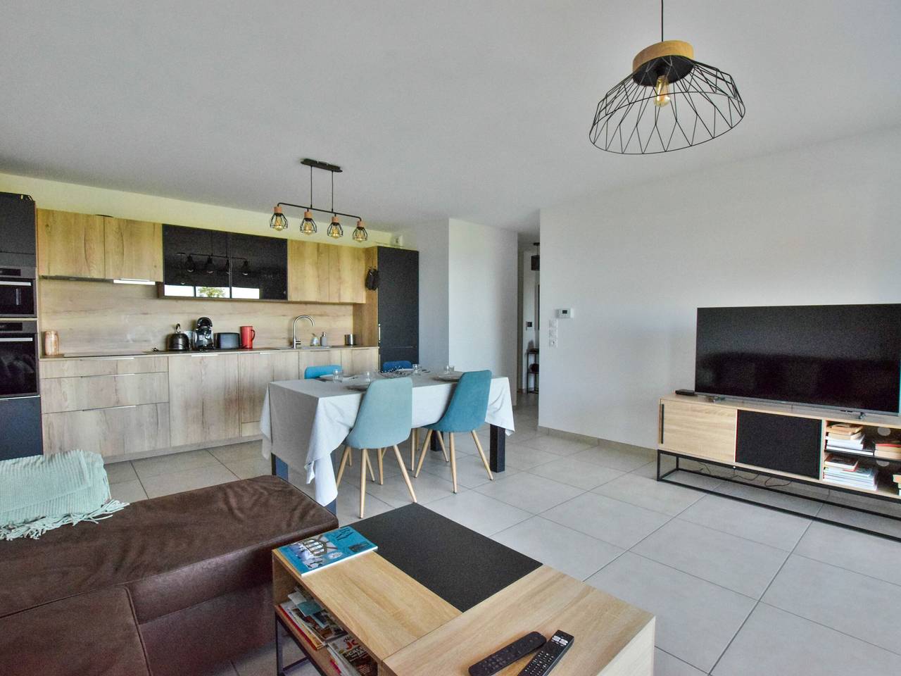 Apartamento entero, Moderno apartamento nuevo con balcón y garaje en Évian in Évian-les-Bains, Thonon-les-Bains region