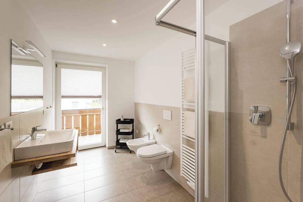 Ganze Wohnung, Weinberg Apartments mit herrlichem Ausblick u. Brixen Südtirol Guest Pass in Raas, Natz-Schabs