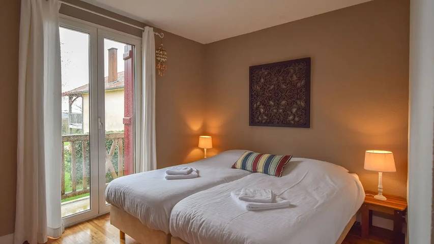 Location de vacances pour 6 personnes, avec piscine et jardin, animaux acceptés à Saint-Médard-d'Excideuil - 4