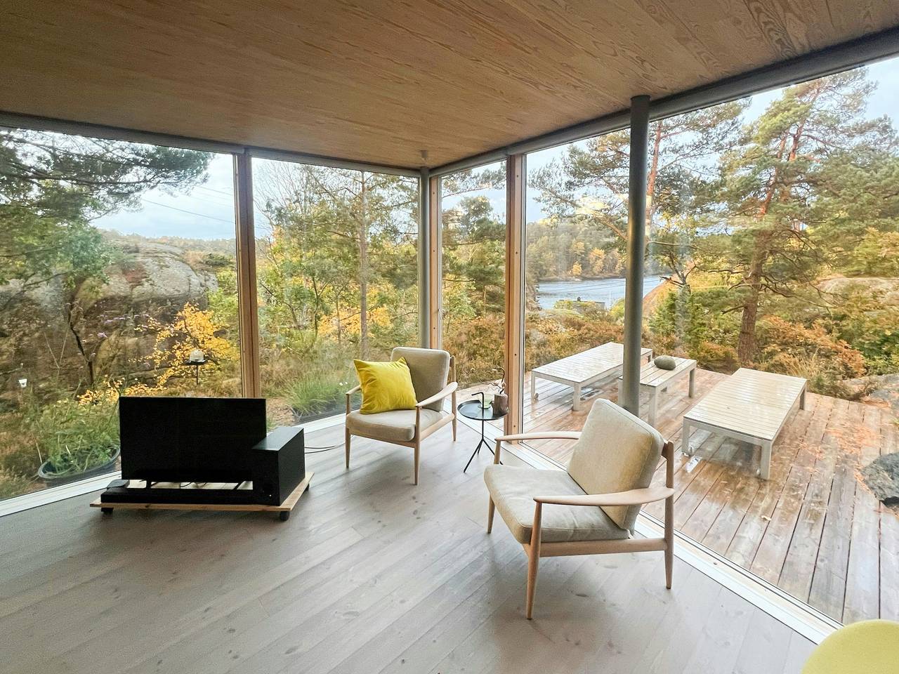 Architektonisch gestaltete Kabine mit Fjordblick in Risør