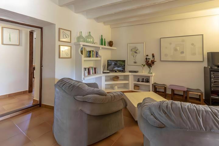 Villa 'Panada' with Private Pool, Wi-Fi, and Air Conditioning in Pollença Town, Pollença