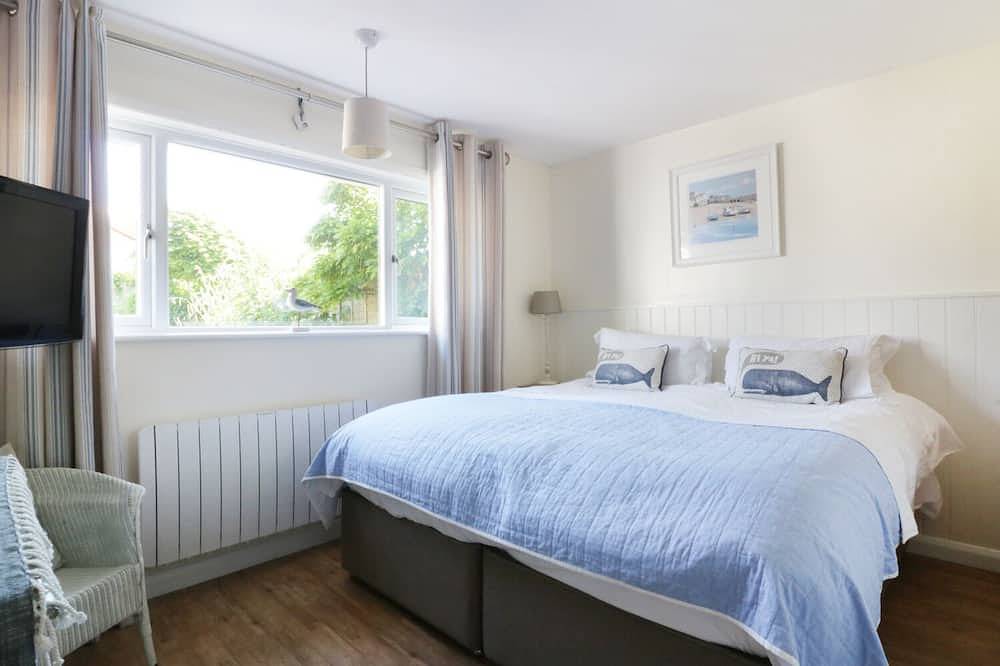 Keelyn, pet friendly, country holiday cottage in Crantock in Crantock, Cornwall