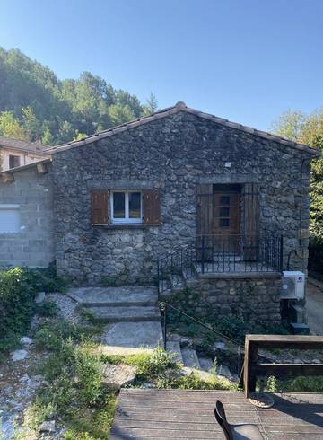 Gîte pour 6 personnes, avec jardin et balcon à Génolhac