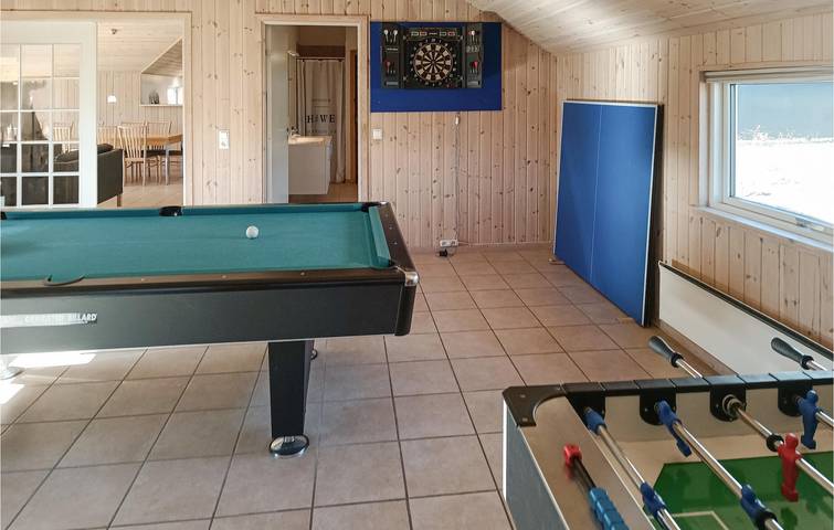 Hus för 14 Personer med bubbelpool in Öland