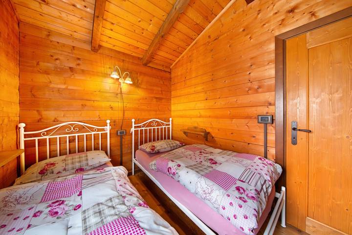 Chalet 'Orserose I Scarpet' con vista sulle montagne, terrazza condivisa e Wi-Fi in Forno di Zoldo, Val di Zoldo