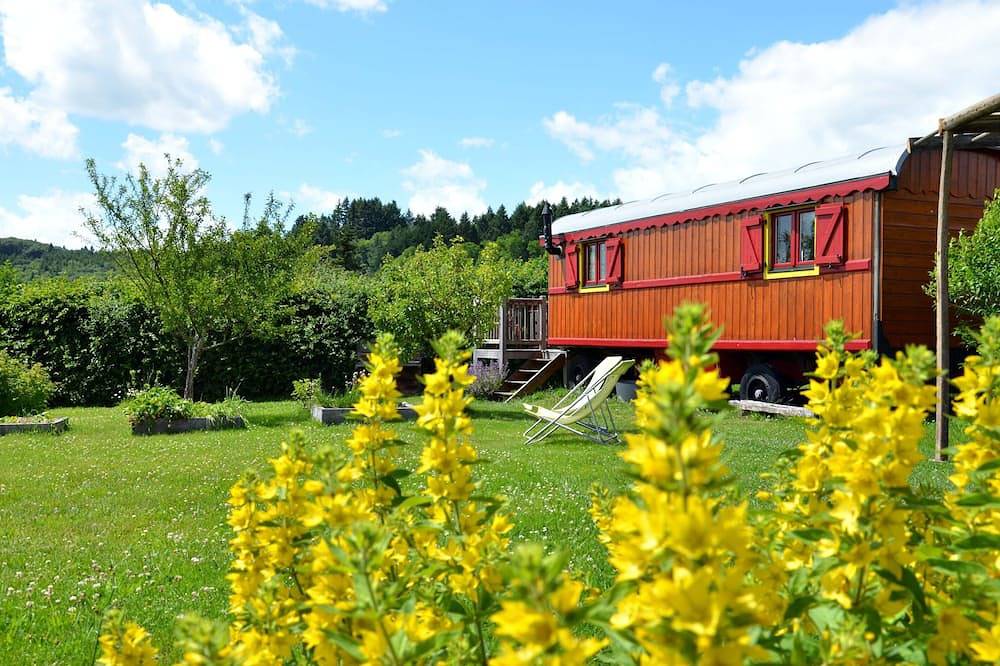 Roulotte foraine, sur terrain privatif proche de Cluny in Dompierre-les-Ormes, Région de Mâcon