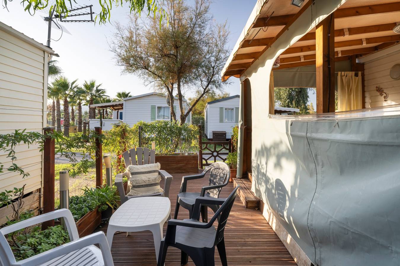 Mobile Home 'Chez Hervé' avec terrasse privée et climatisation in Hyeres, Parc national de Port-Cros