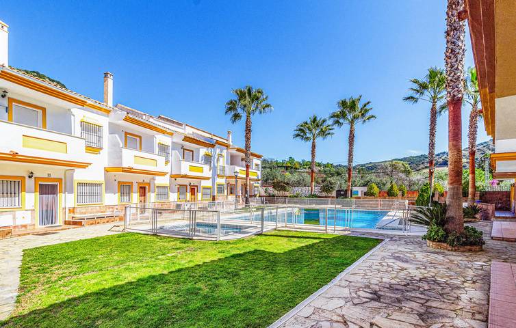 Casa Chic con piscina y WiFi cerca de La Casita y el río Guadiaro in Benaoján, Serranía de Ronda