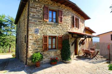 Ferienhaus für 8 Personen, mit Garten und Pool sowie Terrasse, mit Haustier in der Toskana