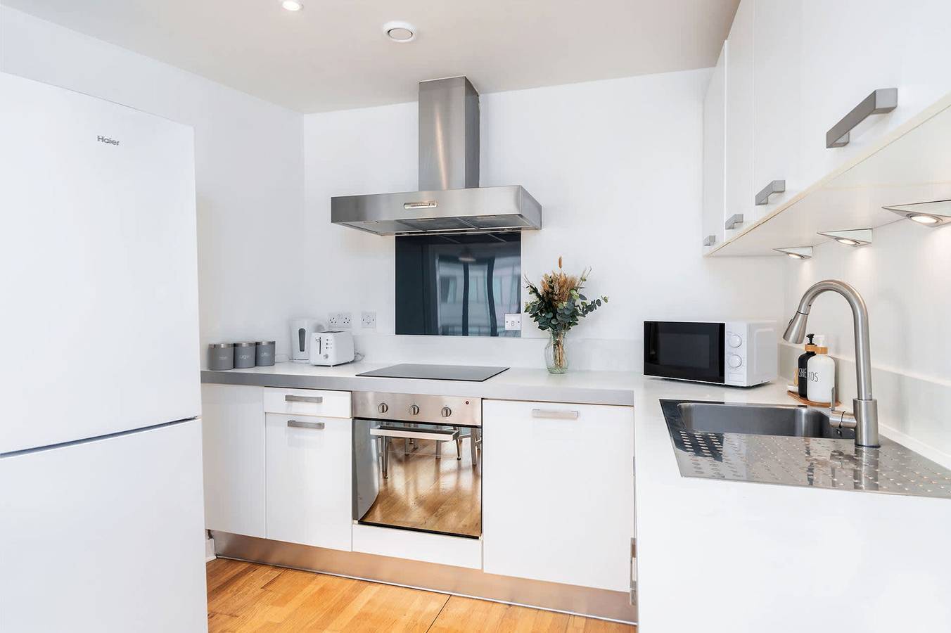 Entire apartment, 2Br 2Ba   Parking Bay   20  Discount   Sleeps 4 in Sheffield, South Yorkshire