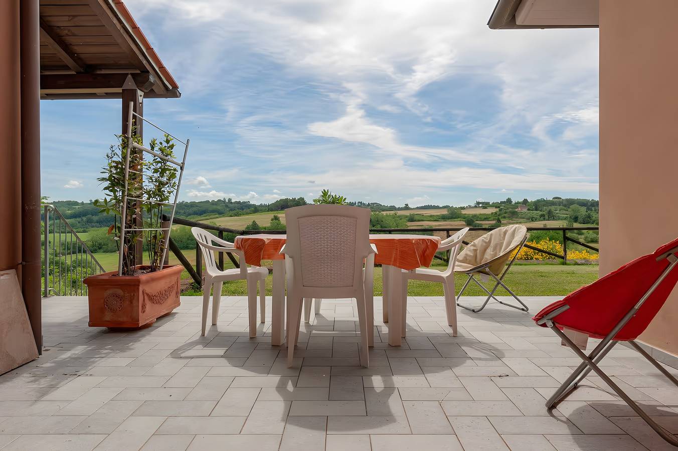 Entire apartment, Apartment 'Poggionovello-nord' with Private Pool, Wi-Fi and Air Conditioning in Peccioli, Pisa Province