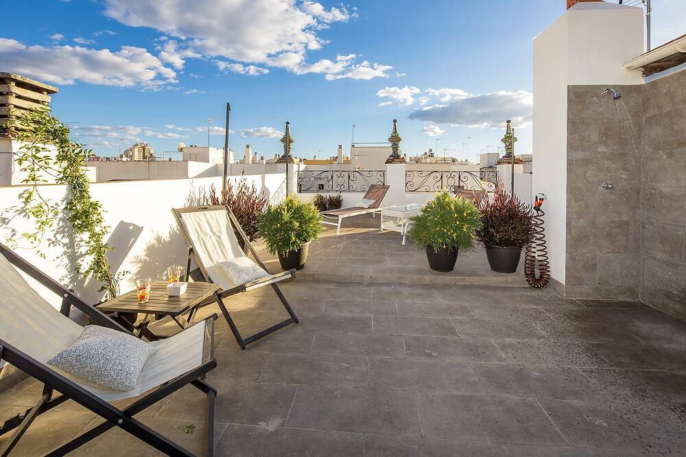 Ganze Wohnung, Rodrigo Triana 3. Duplex mit 2 Schlafzimmer, 2 Bäder, Terrasse und Gemeinschaftsterrasse in Central Seville, Sevilla
