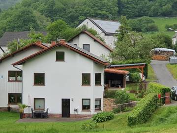 Ferienwohnung für 4 Personen, mit Garten und Ausblick sowie Terrasse in Gerolstein