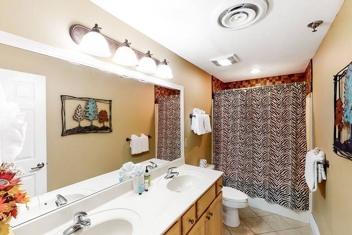 Vacation apartment for 6 people, with pool and balcony as well as hot tub in Gatlinburg