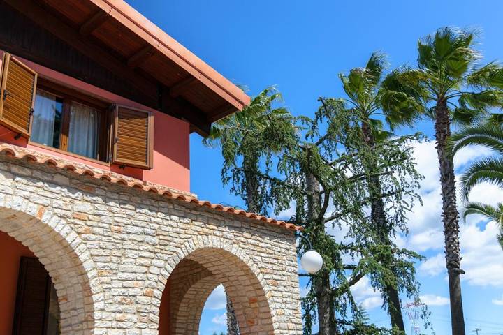 Location de vacances pour 8 personnes, avec jardin et bassin pour enfant ainsi que vue et piscine, animaux acceptés à Andria - 3