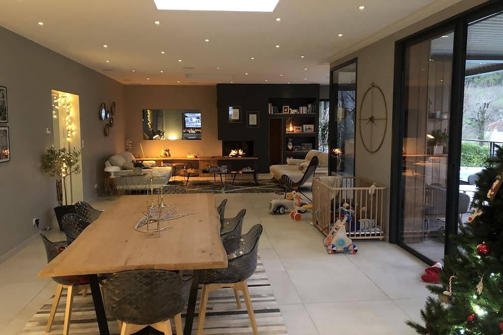 Large architect-designed house in Sanilhac, Périgord Blanc