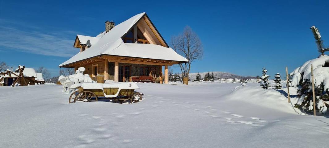 Domek letniskowy dla 8 osób, z ogród i jacuzzi w 