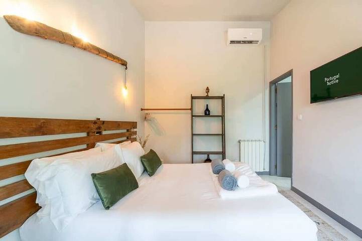Location de vacances pour 28 personnes, avec piscine et balcon ainsi que jacuzzi et jardin dans Barroselas - 3