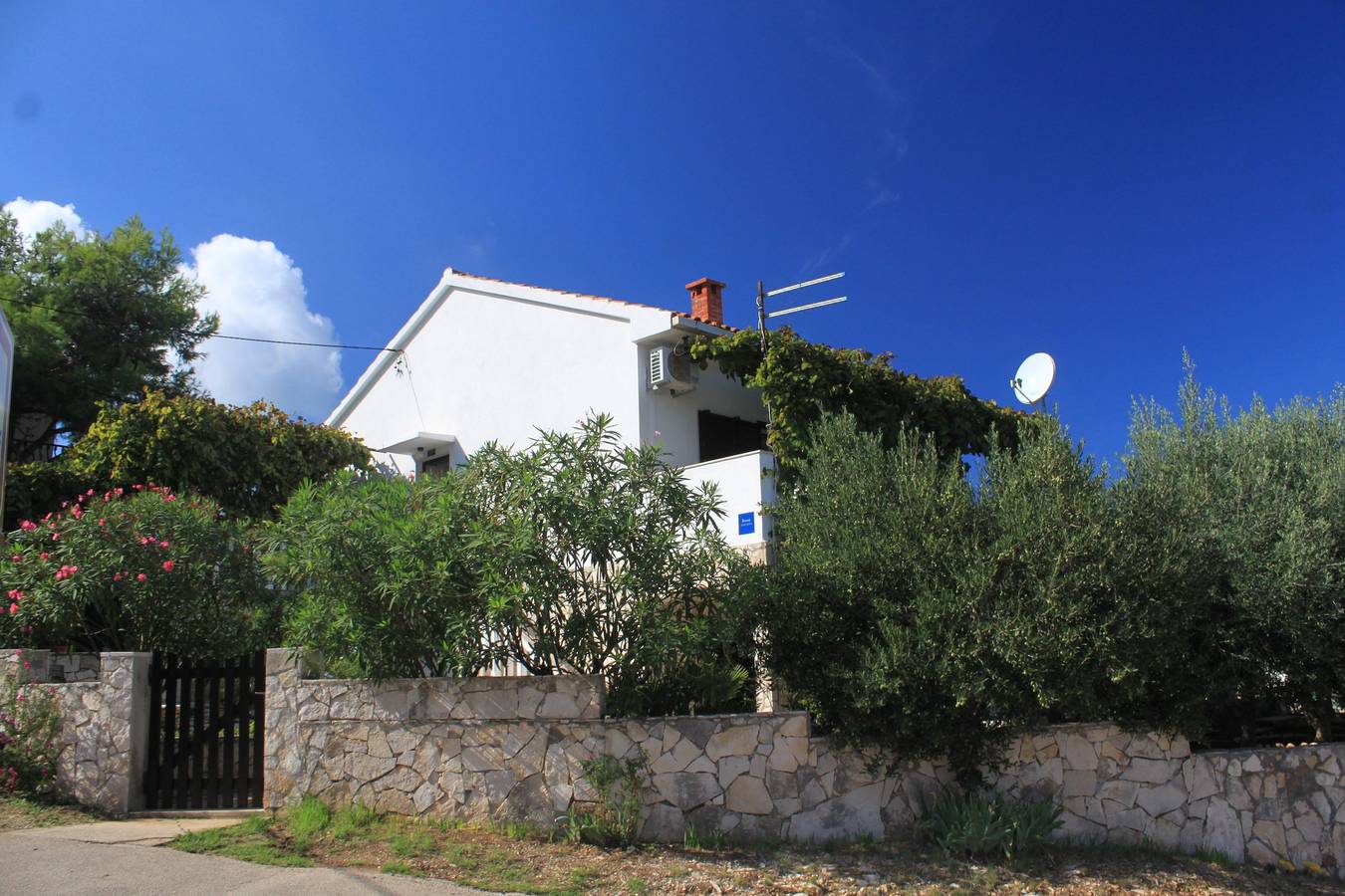 Ganze Wohnung, 2-Zimmer-Ferienwohnung mit Terrasse und Meerblick Rukavac, Vis A-2411-a in Rukavac, Split-Dalmatien