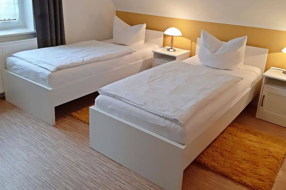 Ganze Wohnung, Großzügige Wohnung für bis zu 5 Personen zentral auf der Insel Rügen in Thesenvitz, Bergen auf Rügen