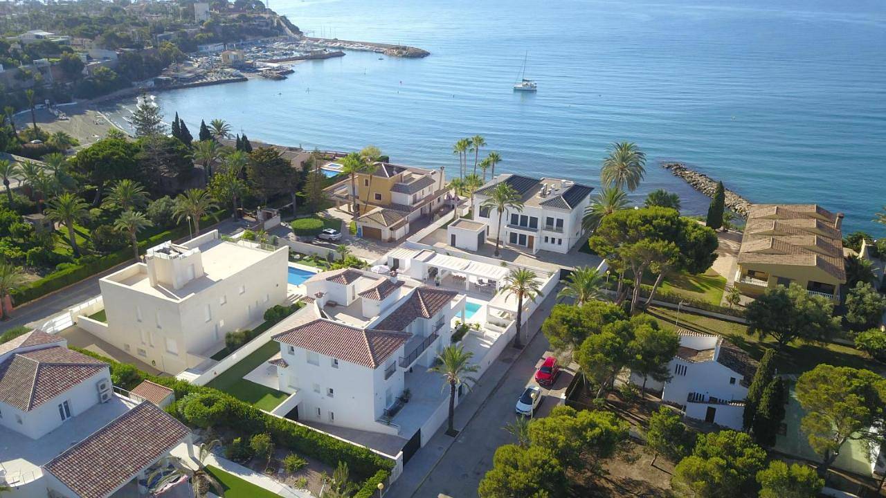 Luxury Seaside Villa with private pool in Cabo Roig in Cabo Roig, Costa Blanca