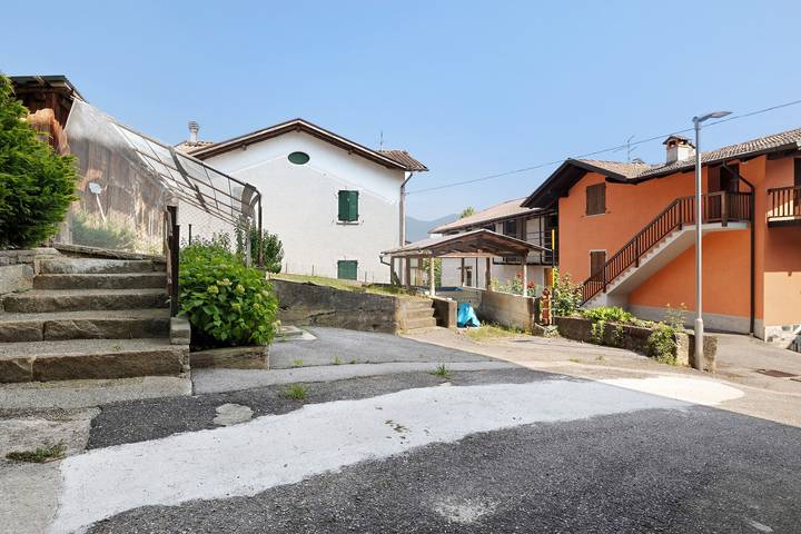 Entire apartment, Apartment 'Casa Michele' with Mountain View, Shared Terrace and Wi-Fi in Bivedo-Larido-Marazzone, Bleggio Superiore
