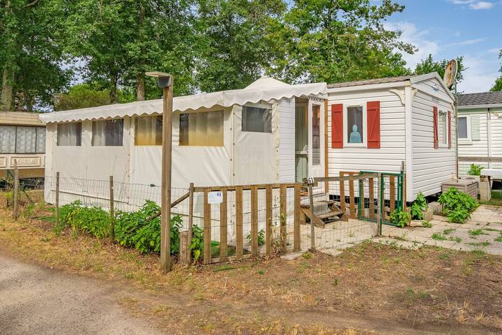 Camping pour 6 personnes, avec Jardin et Bassin pour enfant
