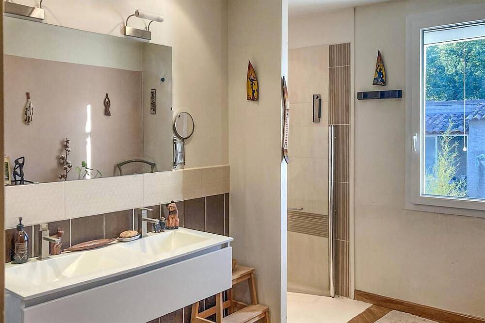 Lovely home in Caromb in Caromb, Parque natural regional del Mont Ventoux