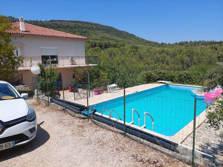 Appartement de vacances pour 5 personnes, avec vue ainsi que jardin et piscine, animaux acceptés