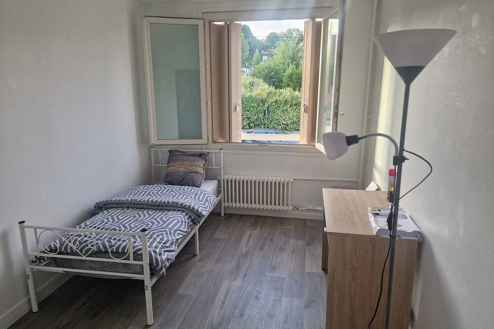 Single room 30 minutes from Roissy Charles de Gaulle airport  in Dampmart, Sena y Marne