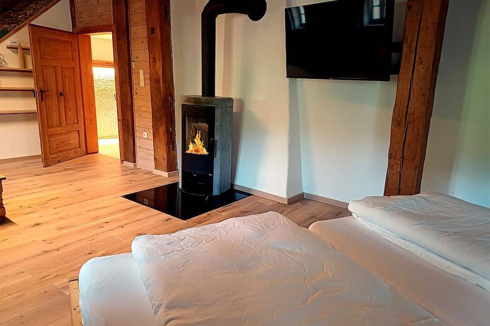 Urgemütliches Sacherl, privater Whirlpool, Sauna und Kamin. Garten umzäunt. in Grainet, Šumava Mountains