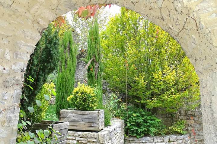 Location de vacances pour 6 personnes, avec piscine et terrasse ainsi que jardin et vue à Le Massegros - 4