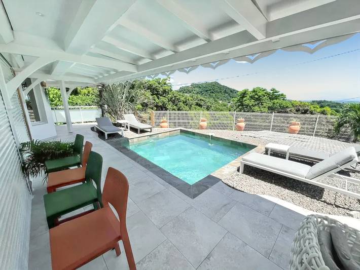 Villa for 4 people, with pool and terrace in Martinique