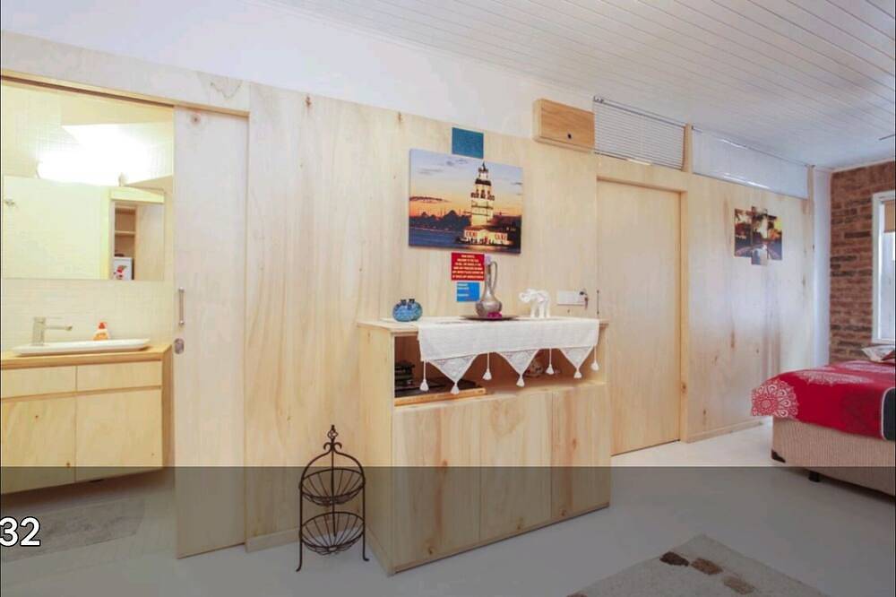 Private house with 4 separate apartments in Fatih, Istanbul