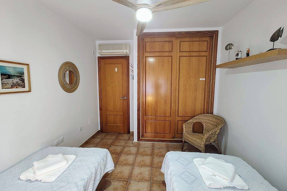 Appartement entier, Can Sord- Apartment with large Terrace/Garden.  With A/C and wifi in La Savina, Formentera