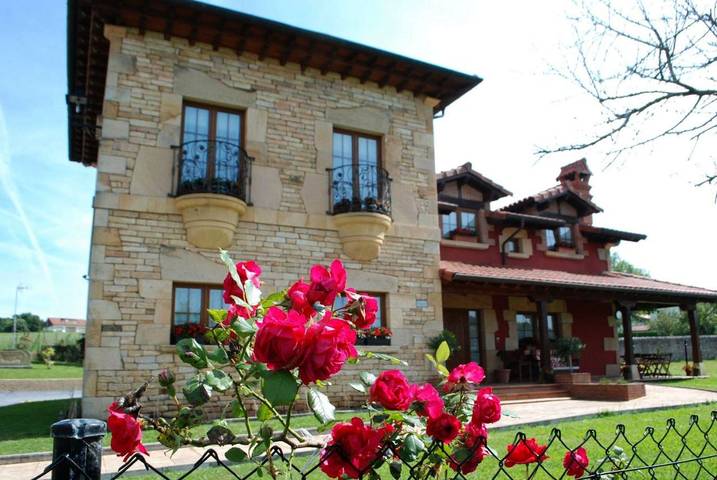 Casa de huéspuedes para 2 personas, con Terraza y Jacuzzi además de Jardín y Vistas en Santillana del Mar