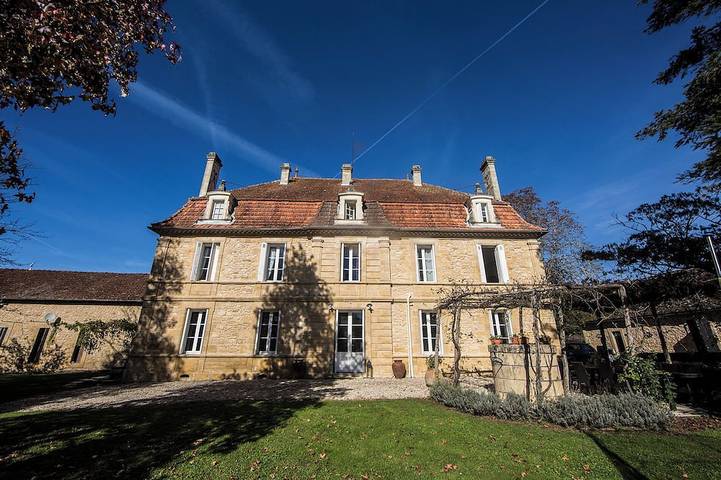 Location de vacances pour 12 personnes, avec Jardin à Varennes (Dordogne)