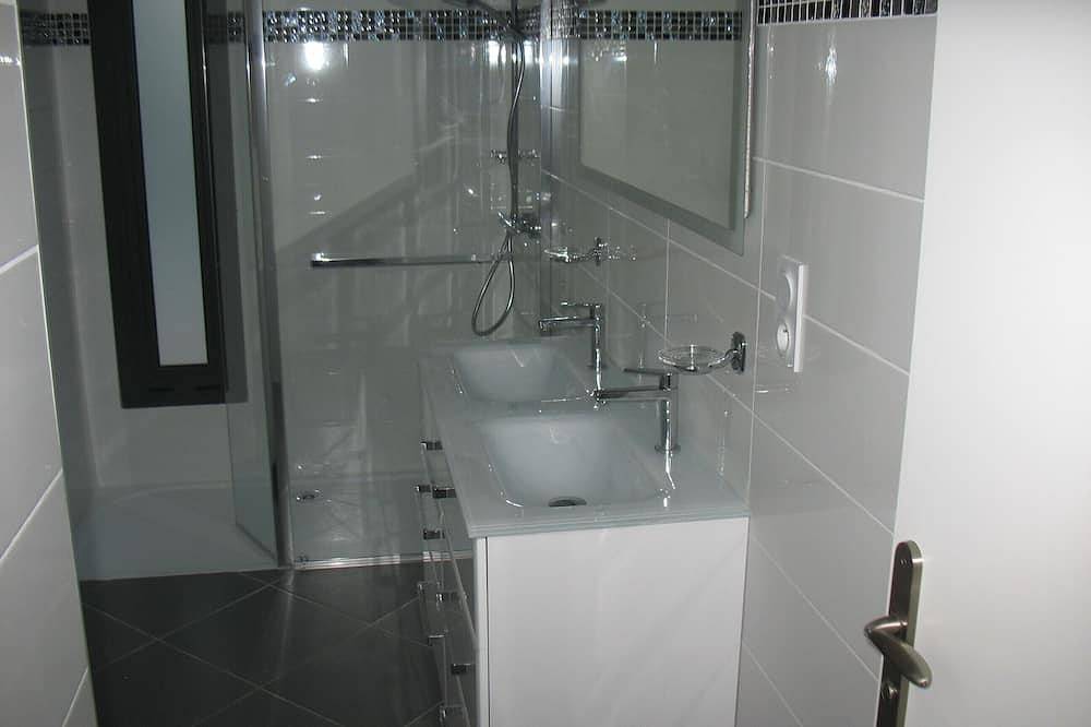 Maison  4*  Wifi Gratuite  piscine 28°; Tennis; Parc arboré 15 000 m²; Parking in Clohars-Carnoët, Côte de Cornouaille