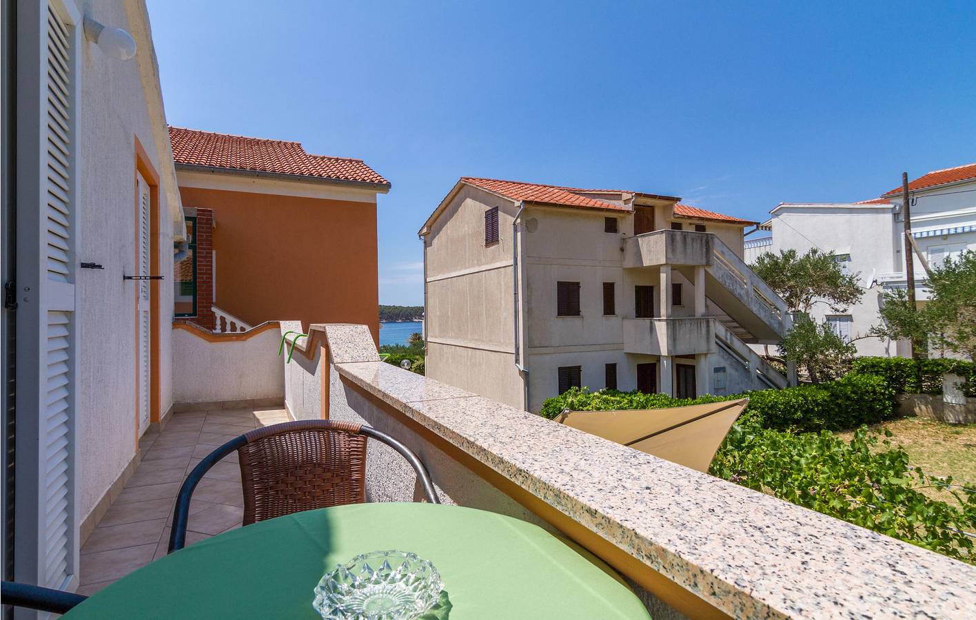 Ganze Ferienwohnung, Gemütliche 2-Zimmer-Wohnung in der Nähe der Küste und des Stadtzentrums mit WLAN und Terrasse in Barbat na Rabu, Rab