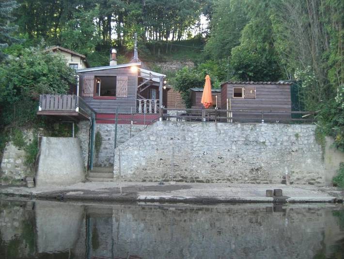 Location de vacances pour 4 personnes, avec terrasse ainsi que jardin et vue à La Chapelle-Moulière