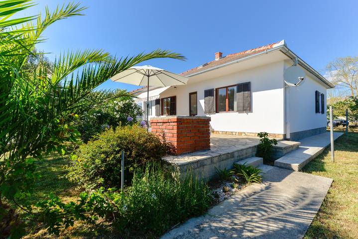 Ferienhaus für 16 Personen, mit Balkon und Terrasse sowie Garten und Sauna in Dalmatien - 2