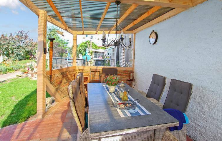 Ganze Ferienwohnung, Gemütliches Apartment am Strand mit Parkplatz und Annehmlichkeiten in Meesiger, Kummerower See