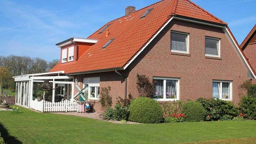 Vakantiewoning voor 4 personen, with uitzicht and terras as well as tuin in Leer
