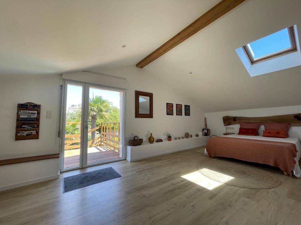 King Room with Pool View in Sainte-Soulle, Région de La Rochelle