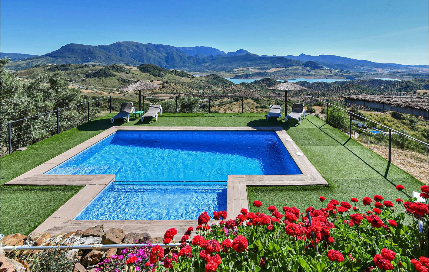 Appartement climatisé avec terrasse au bord de la piscine près d'El Gastor in El Gastor, Pueblos Blancos